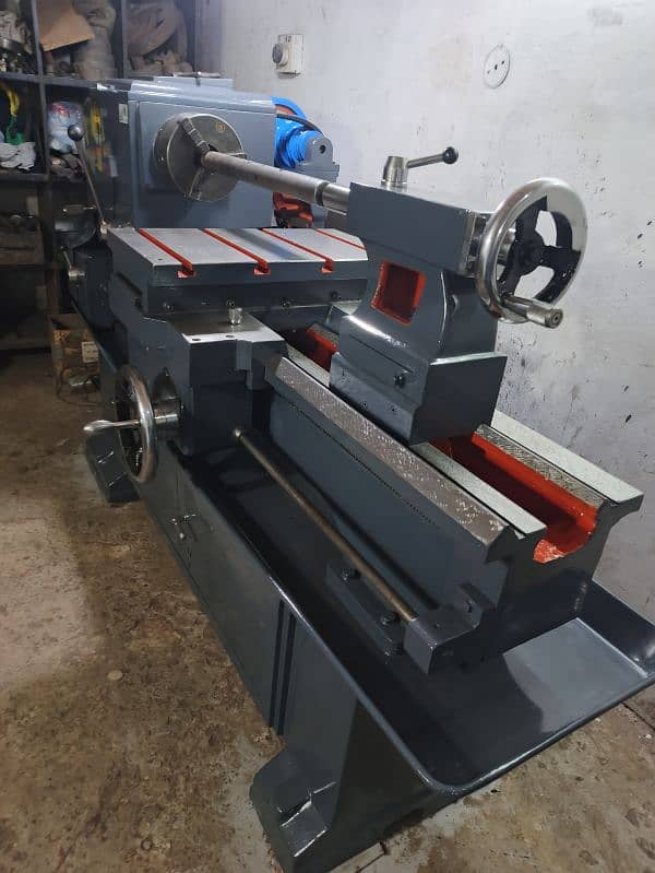 6 feet lathe machine (Working for boring) 1