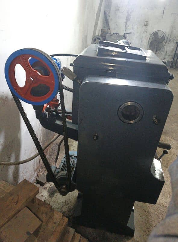 6 feet lathe machine (Working for boring) 4