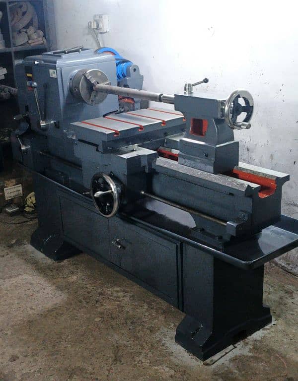 6 feet lathe machine (Working for boring) 5