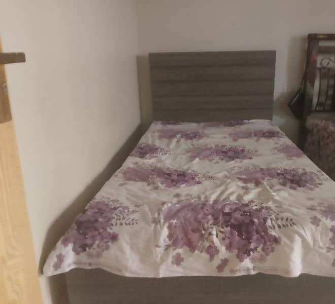 used single bed 0