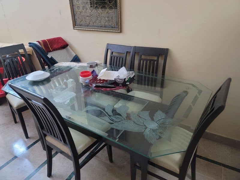 6 seater dinning table very high quality wood best condition 1