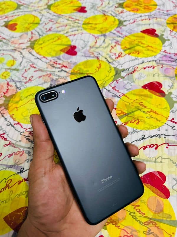 iPhone 7 plus in brand new condition 0