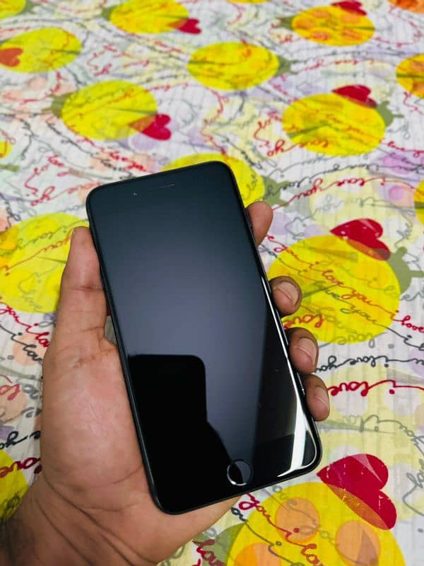 iPhone 7 plus in brand new condition 1