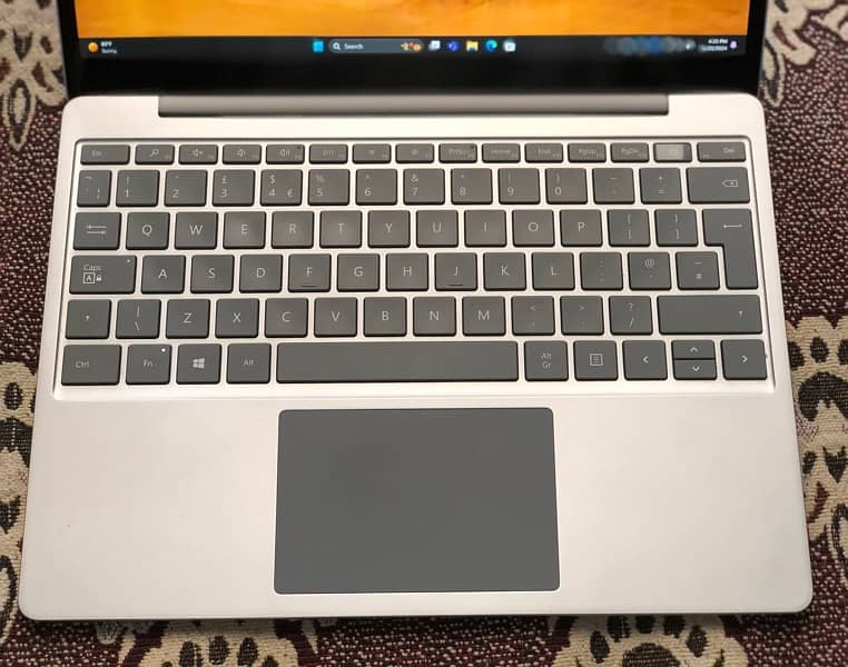 Microsoft Surface laptop Go 2 i5 10th Generation 4