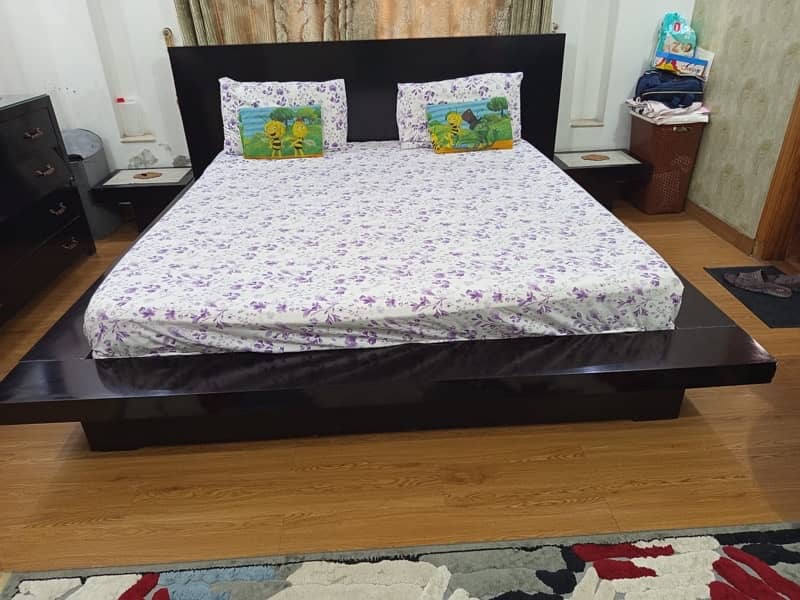 bed set with dressing 0