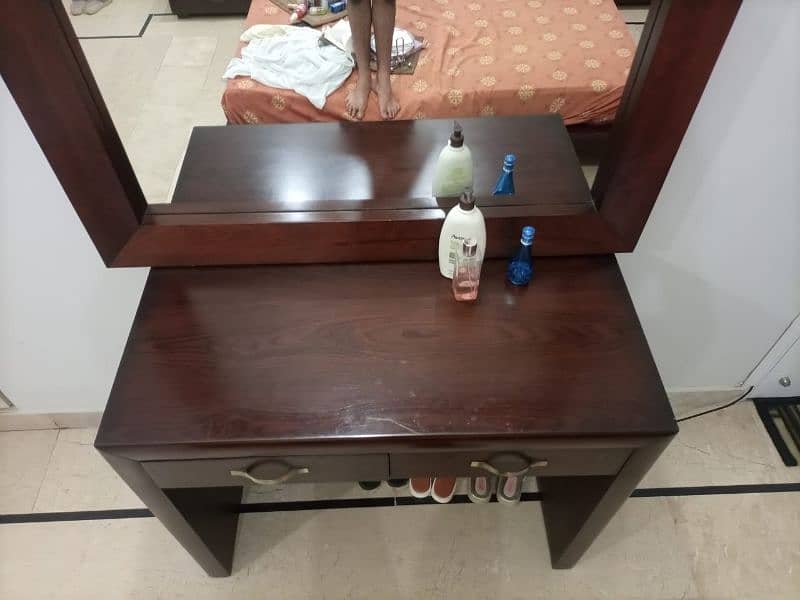 dressing table 1