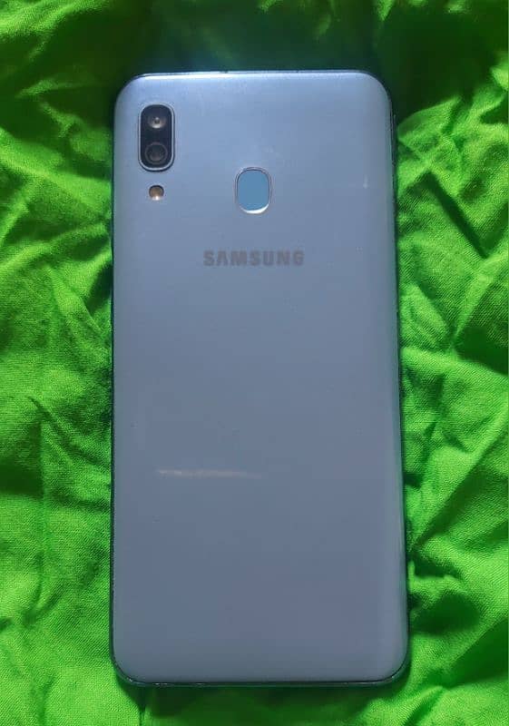 Samsung A30 (4/64) 0