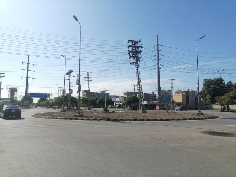 Very Cheap Kanal B Block Facing Park Plot Close To Raiwind Road 2