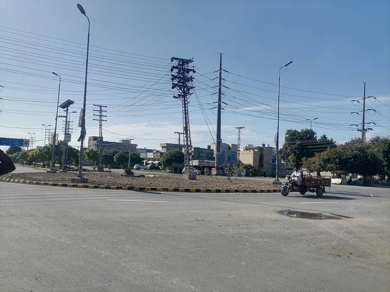 Very Cheap Kanal B Block Facing Park Plot Close To Raiwind Road 4