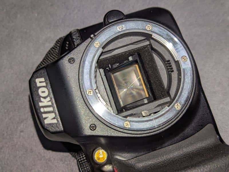 Nikon d3400 with 2 lenses 9