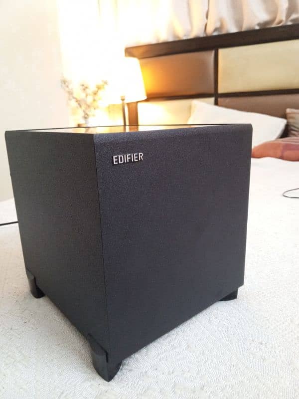 edifier 2.1 speakers in good condition 1