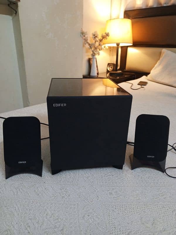 edifier 2.1 speakers in good condition 2