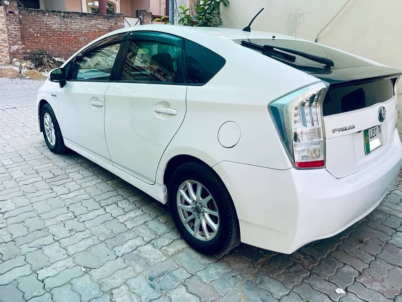 Toyota Prius 2011 5