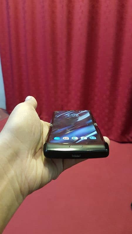 moto razr ( 2019 ) 11