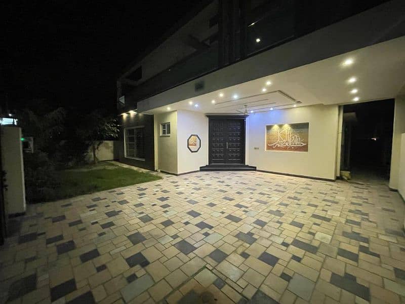 Fully Furnished Artistic House In DHA Phase-7!! Short-Long Term. 1