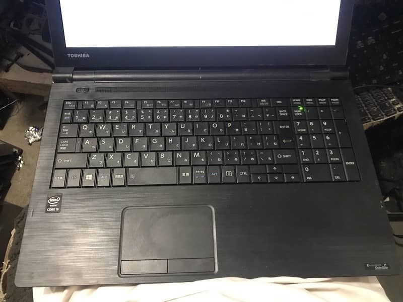 toshiba liptop i3 5th generation 8 gb ram 500 HHD 1