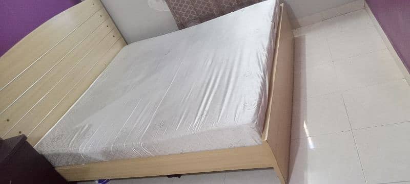 King Size bed with Mattress 8