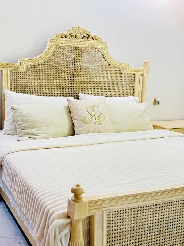 RATTAN CHALK WHITE BED SET BOHO VICTORIAN STYLE 1