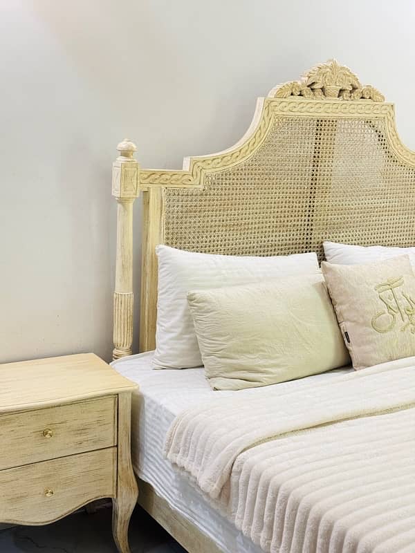 RATTAN CHALK WHITE BED SET BOHO VICTORIAN STYLE 3