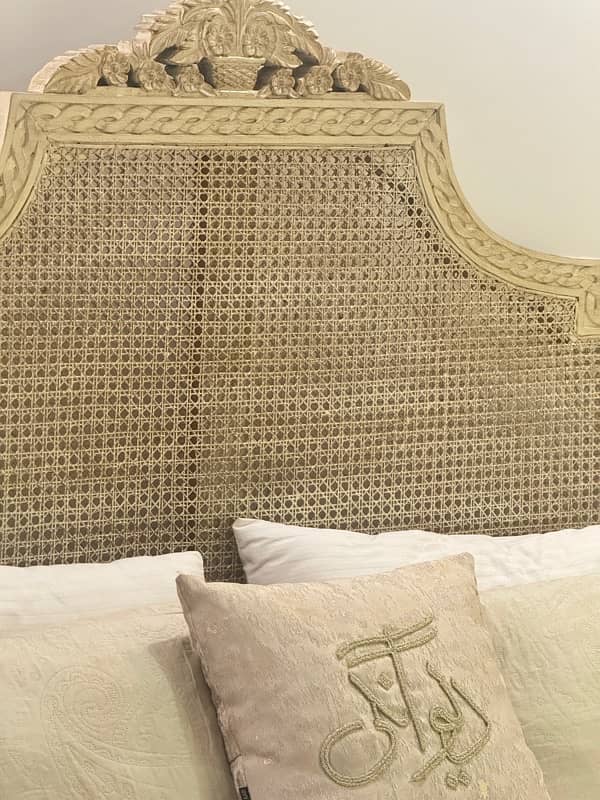 RATTAN CHALK WHITE BED SET BOHO VICTORIAN STYLE 5