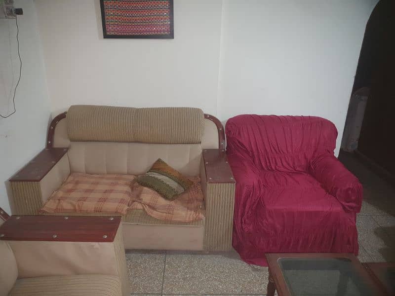 6 seater sofa with 4 single seater 0