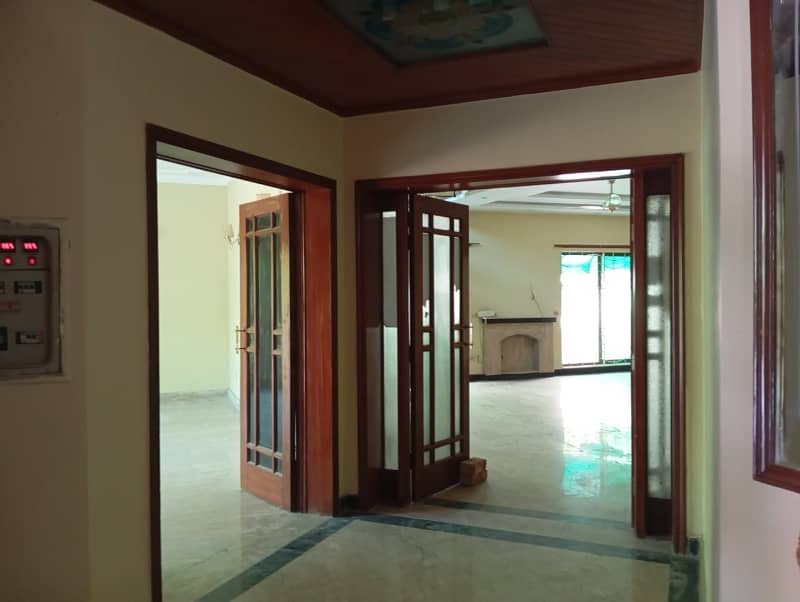 1 Kanal Beautiful Hot Location House With 5 Beds Is Available For Rent In DHA Phase 4 ,Lahore 2