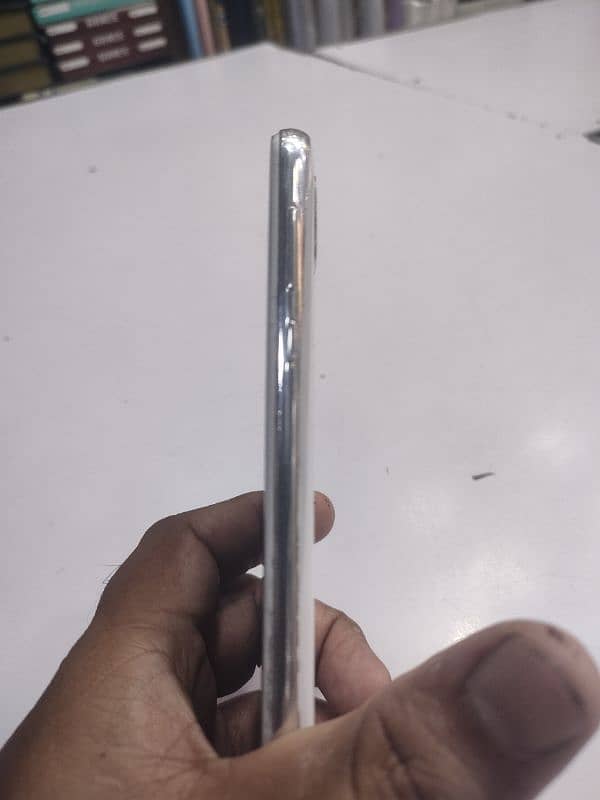 Aquos R2 pta aprov 10/10 condtin koi fold nhi 2