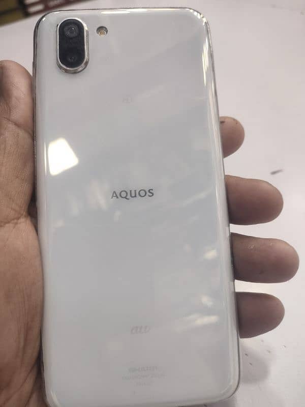 Aquos R2 pta aprov 10/10 condtin koi fold nhi 3