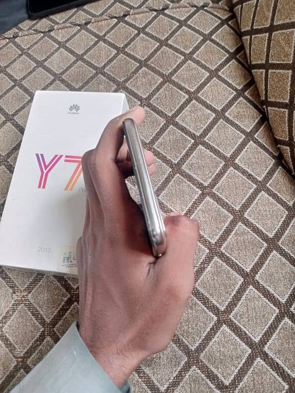 Huawei y7 2018 with box 3 32 official approved all okat 4