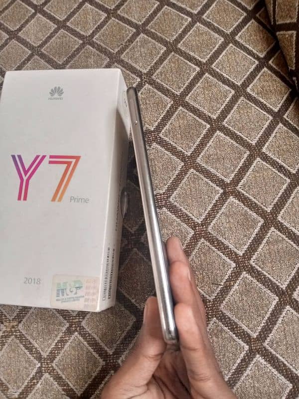 Huawei y7 2018 with box 3 32 official approved all okat 5