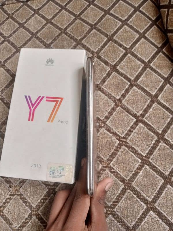 Huawei y7 2018 with box 3 32 official approved all okat 7