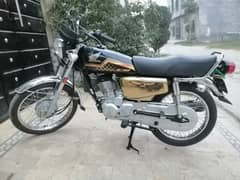 Honda 125 black and gold special Edition