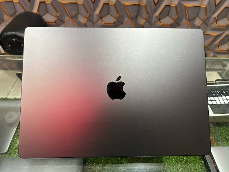 MacBook Pro M3 16” Warranty Till Feb 2025 4