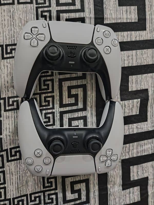 PS5 controller new 2 for sale full new never ever used 9