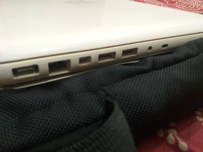 Apple laptop with bag macbook for details description 03228048165 5