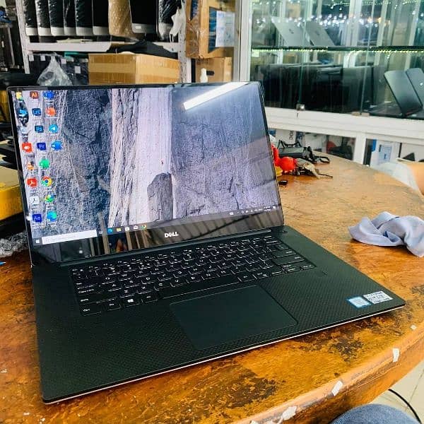 Dell XPS 15 9560 2