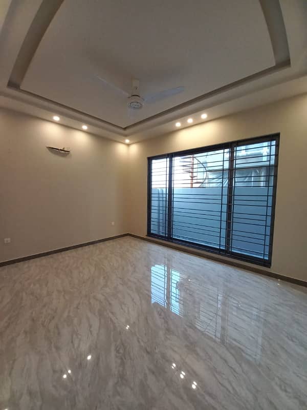 1 Kanal House Upper Portion For Rent in DHA Phase 6 Reasonable Rent Near Dolmen Mall 4