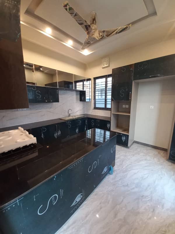 1 Kanal House Upper Portion For Rent in DHA Phase 6 Reasonable Rent Near Dolmen Mall 5