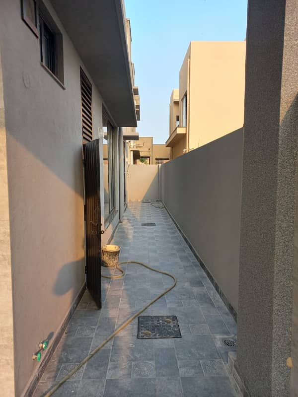 1 Kanal House Upper Portion For Rent in DHA Phase 6 Reasonable Rent Near Dolmen Mall 12