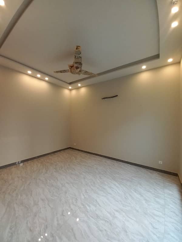 1 Kanal House Upper Portion For Rent in DHA Phase 6 Reasonable Rent Near Dolmen Mall 13