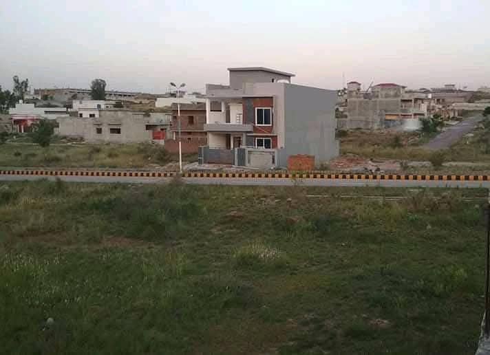 1 KANAL PLOT FOR SALE F BLOCK E-18 PLOT NO 141 STREET NO 9 1