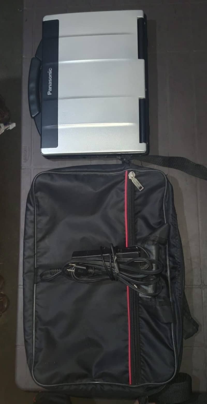 8/500 GB PANASONIC LAPTOP + OFFICIAL CHARGER+ BEG 0