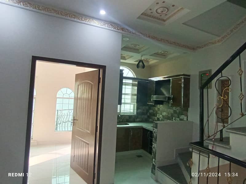 H Block Lavish Beautiful 2.5 Storey House Available For Sale Reasonable Price in Alrehman Garden Phase 2 9