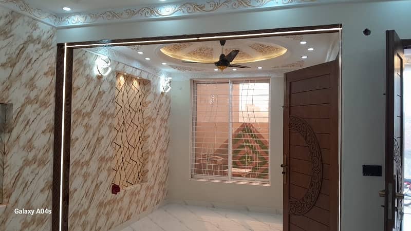 H Block Lavish Beautiful 2.5 Storey House Available For Sale Reasonable Price in Alrehman Garden Phase 2 12