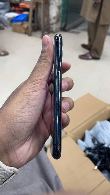 I Phone 11 Pro (256) GB Storage Condition 10/9.5 Non PTA (Jv) 2