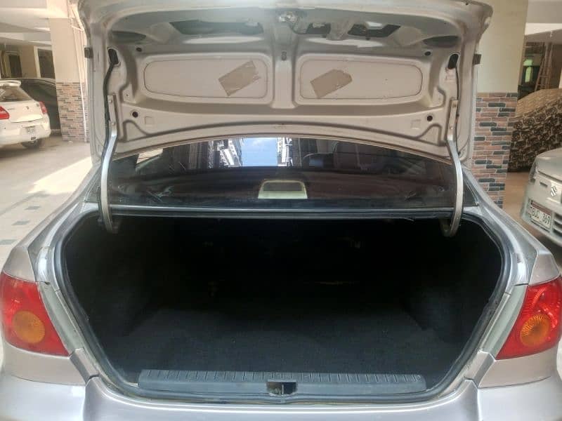 Toyota Corolla se saloon 2004 out class condition 12