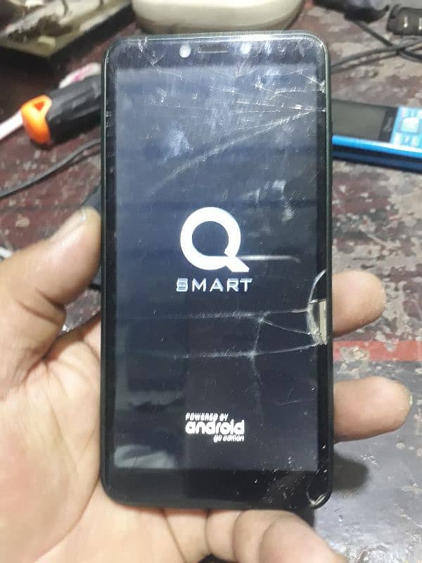 Q mobile i10 1