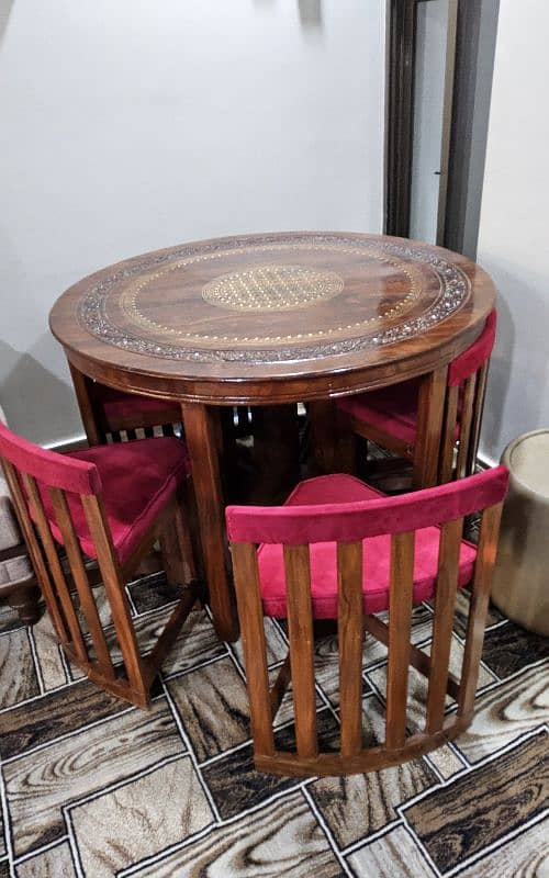 Round Dining table 3