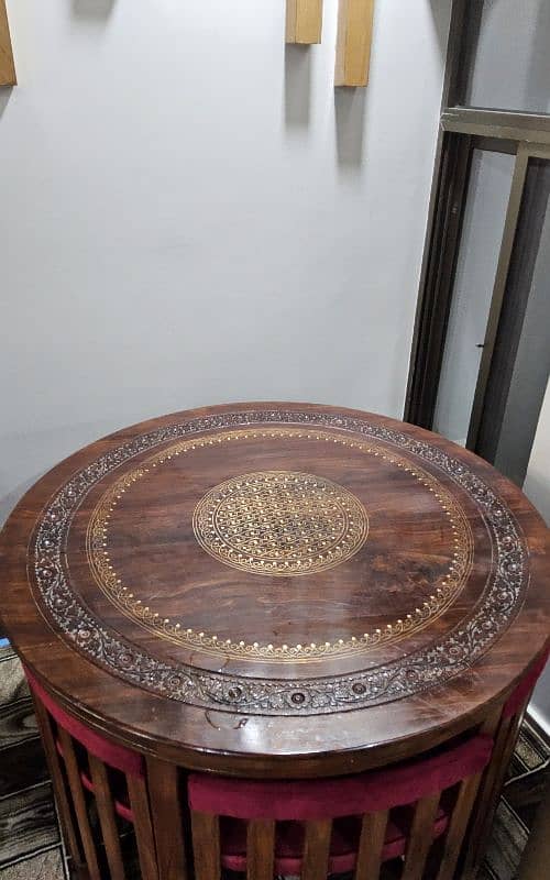 Round Dining table 5