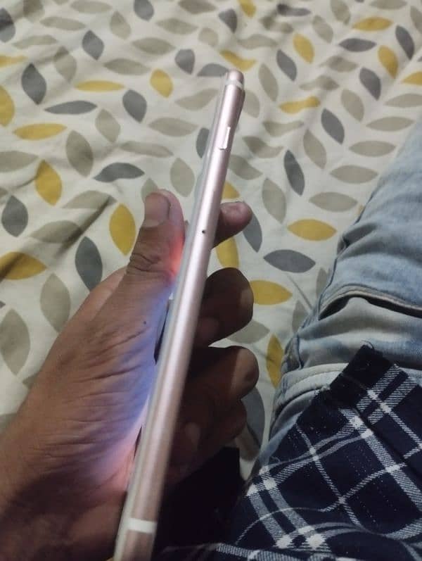 iPhone 7 Plus 128GB PTA Approved. 3